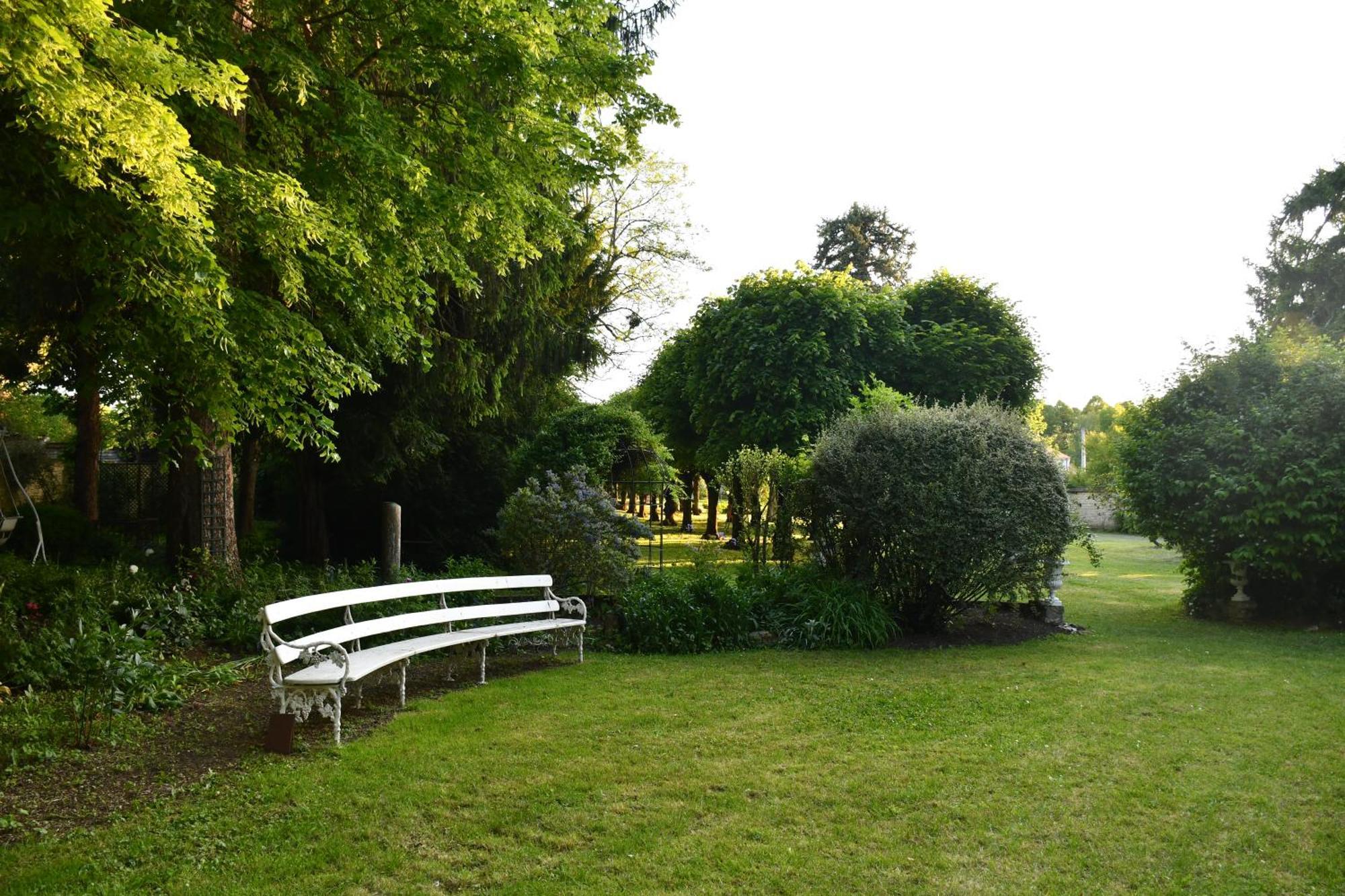 Le Val Clos, Appartement Dans Une Maison De Maitre 19E Tanlay Екстер'єр фото